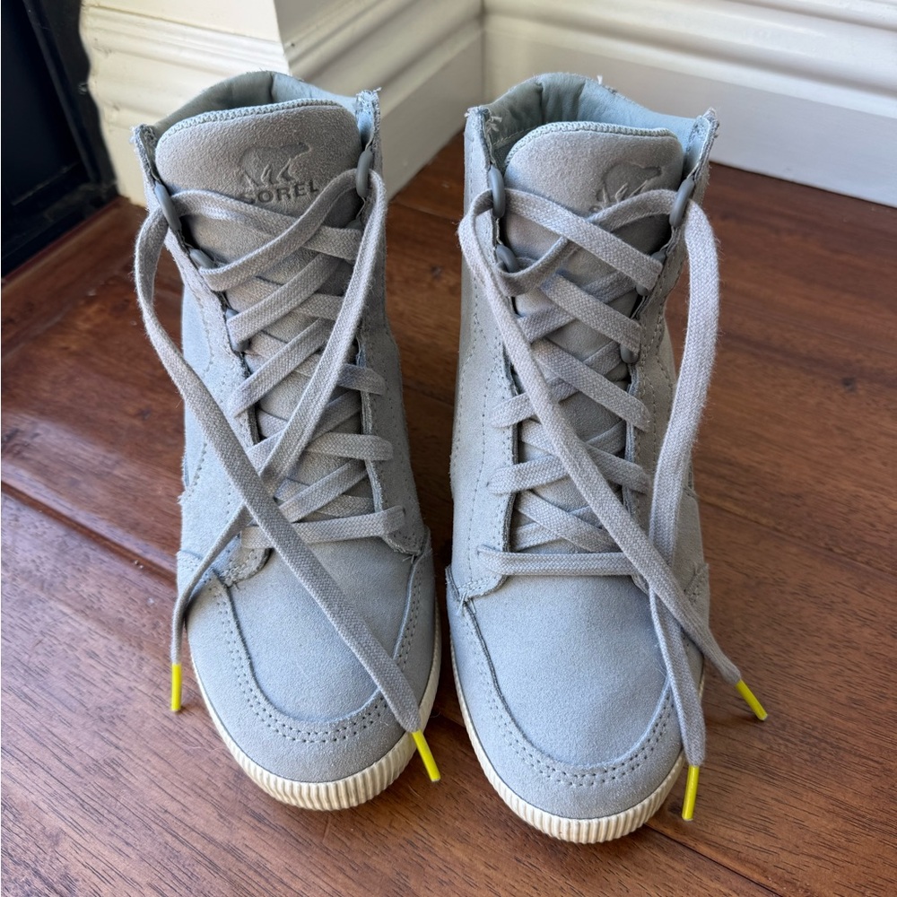 Sorel Out n About wedge booties size 7 dove Grey
